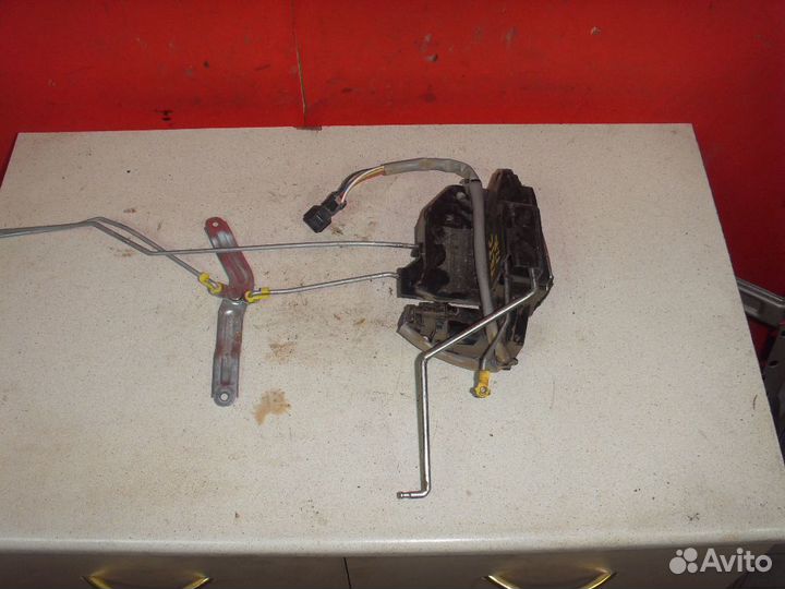 Замок двери передней 813201C001 Hyundai Getz (TB)