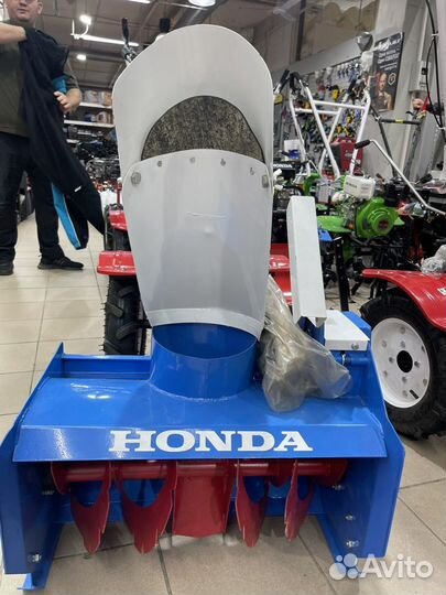 Мотоблок со снегоуборочной насадкой Honda GX240
