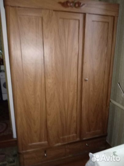 Шифоньер б/у в хорошем состоянии