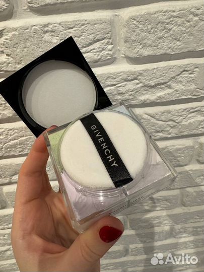 Пудра Givenchy Prisme Libre оттенок 1 и 3