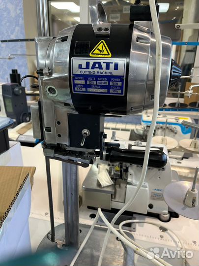 Вертикальный раскройный нож jati б/у