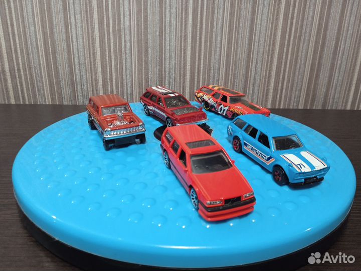 Модель автомобиля 1:64 Лот 7