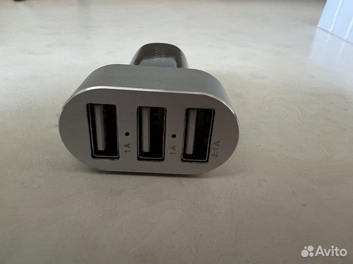 Автомобильное зарядное устройство для телефона