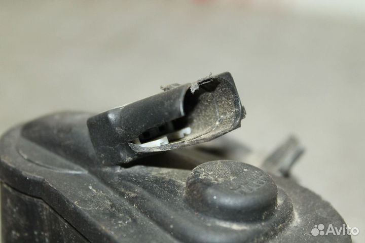 Суппорт задний левый Volkswagen Passat B6