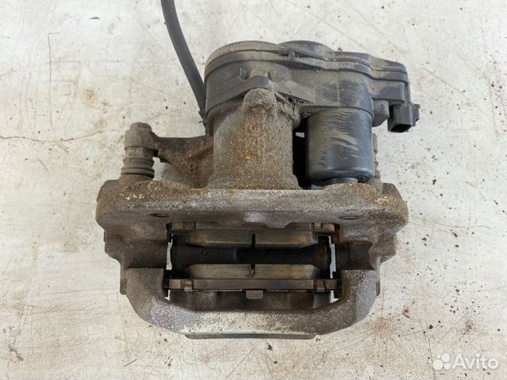 Суппорт тормозной задний левый Lexus Nx300H