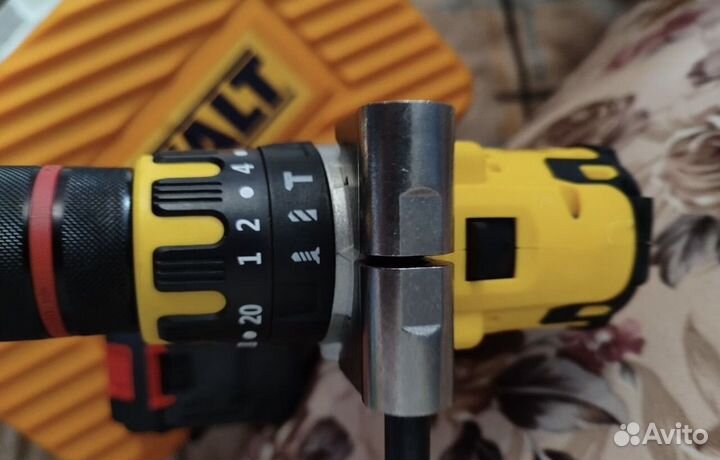 Шуруповёрт для ледобура dewalt DCD 996