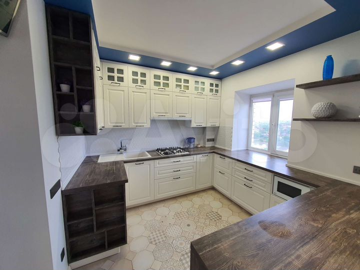 4-к. квартира, 100 м², 8/10 эт.