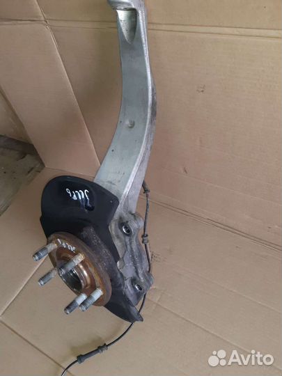 Кулак левый Jeep Grand Cherokee WK2 оригинал идеал