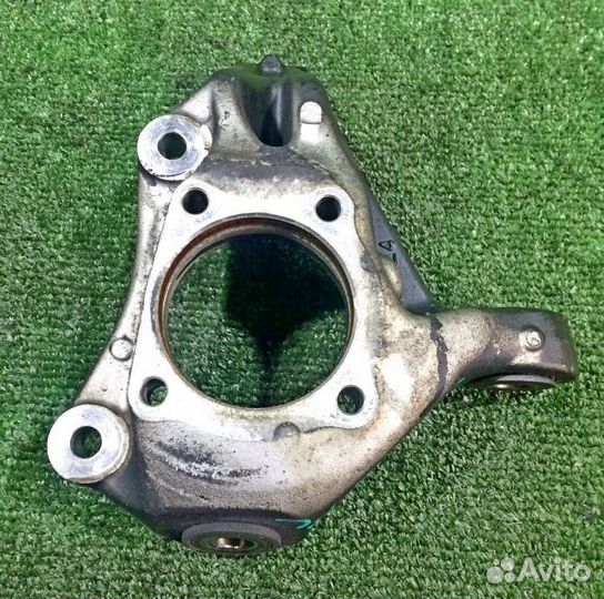 Кулак поворотный передний левый Toyota Prius NHW20