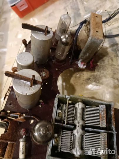 От батарейного приемника Новь 1957 года