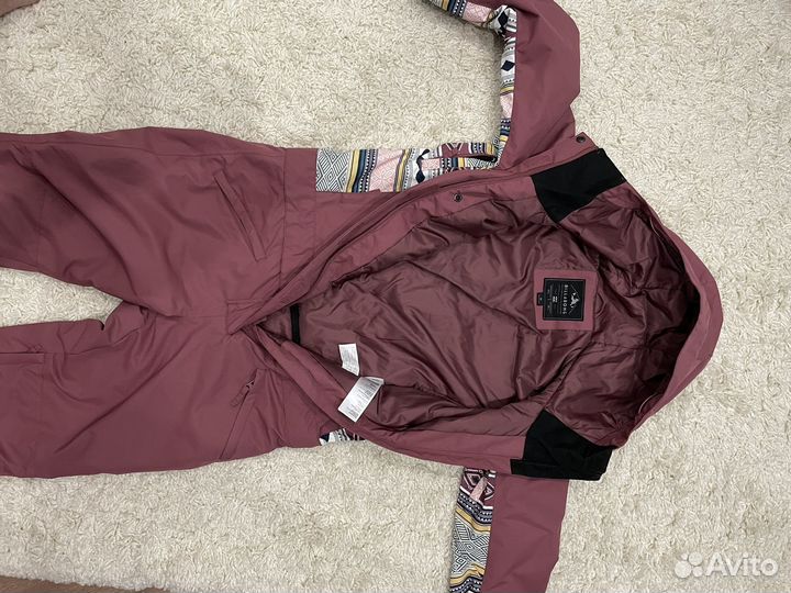 Горнолыжный комбинезон женский