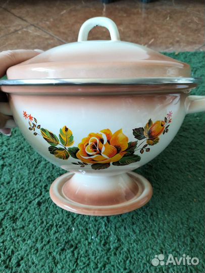 Набор эмалированной посуды советского периода