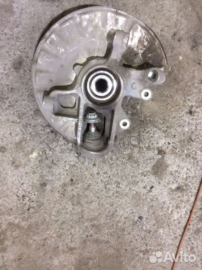 Задний поворотный кулак Mercedes W166 6.3 AMG