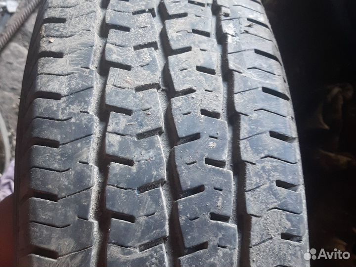 Ovation V-02 215/70 R15C