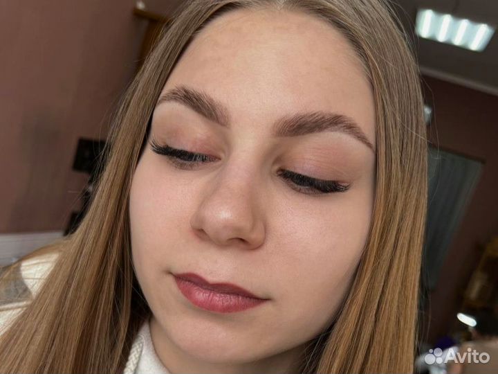 Модель на наращивание ресниц