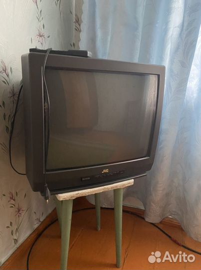 Телевизор бу JVC