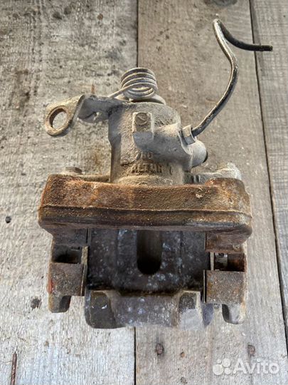 Суппорт задний левый Peugeot 308 4A 2011