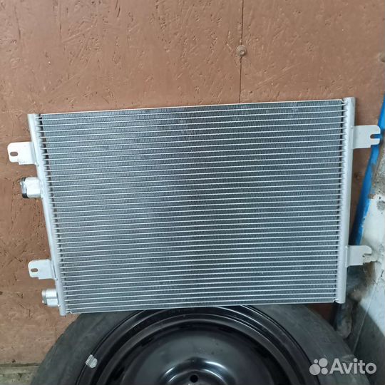 Радиатор кондиционера Рено Логан