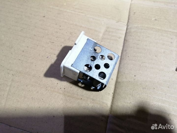 Резистор отопителя печки Opel Astra H Zafira A