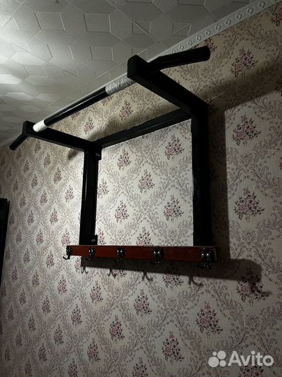Турник настенный