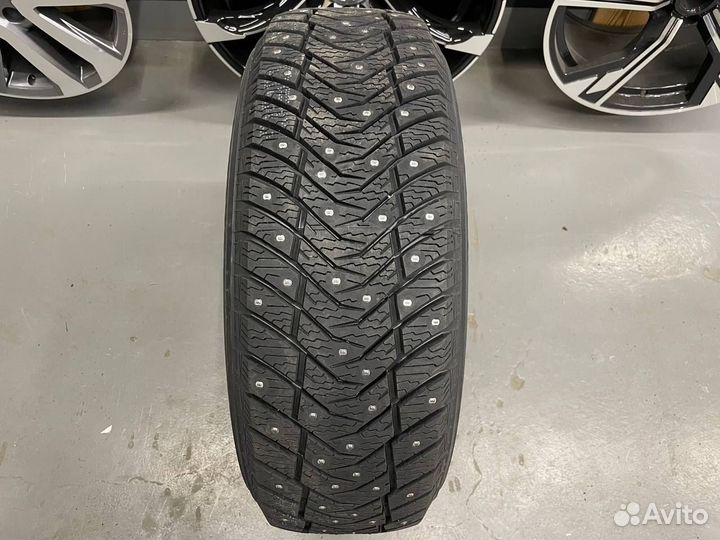 Yokohama IceGuard Stud IG65 215/55 R17 98T