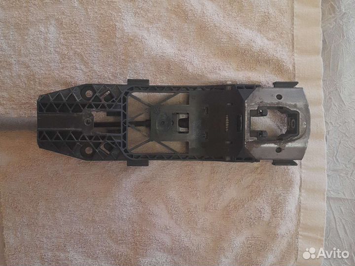 Кронштейн ручки на Volkswagen caddy 4