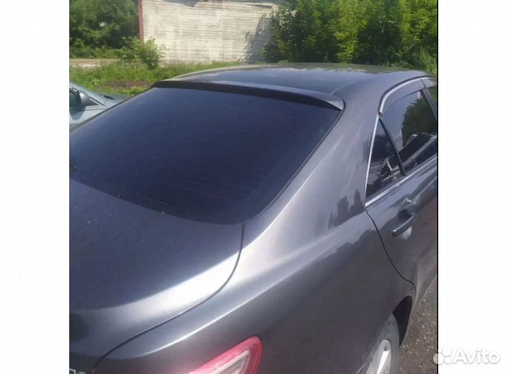 Козырек спойлер на заднее стекло Toyota Camry