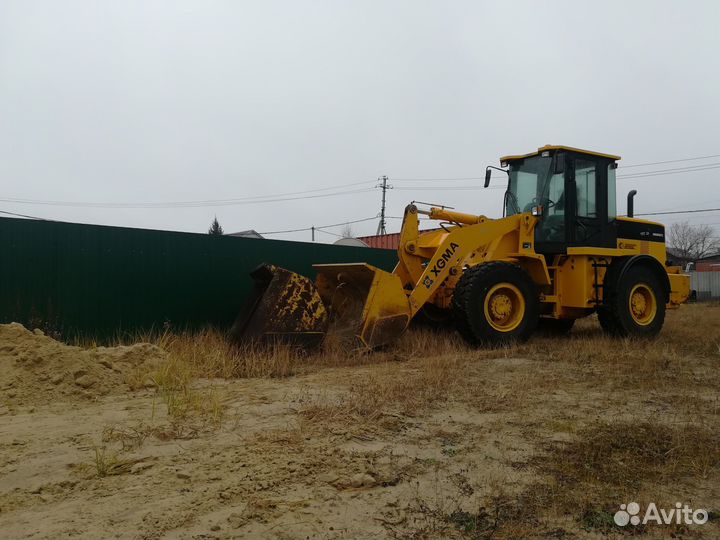 Погрузчик. Трактор