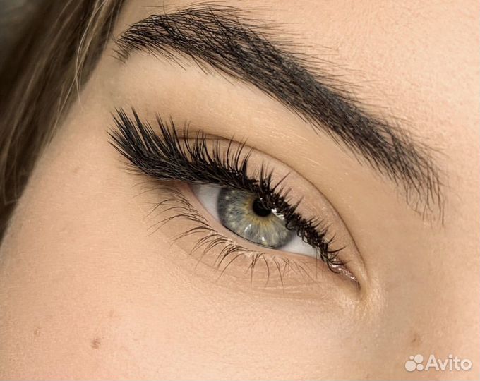 Мастер по наращиванию ресниц