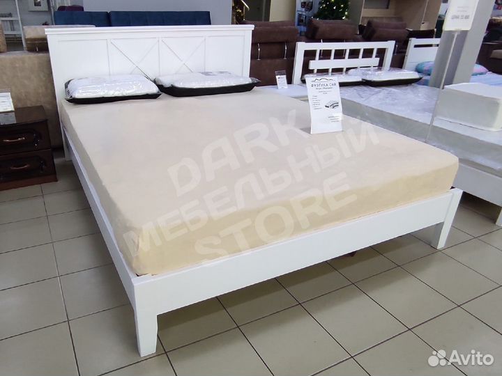 Кровать массив