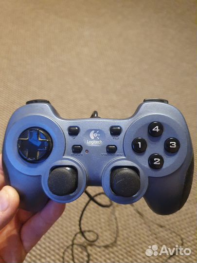 Джойстик (геймпад) для пк проводной Logitec