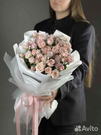 Кустовая роза букет цветов