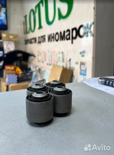 Сайлентблоки задних поперечных рыч BMW3 E90 X1 E84