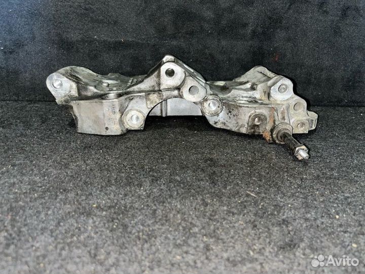 Кронштейн генератора Bmw 5-Series F10 N47D20C 2012