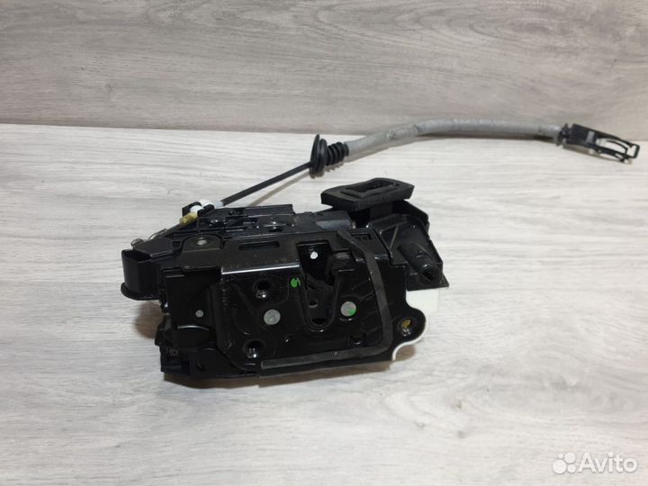 Замок двери передней правой Volkswagen Polo 2009-2