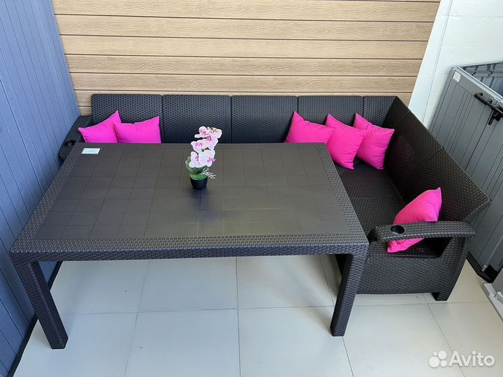 Садовая мебель, угловой диван и обеденный стол