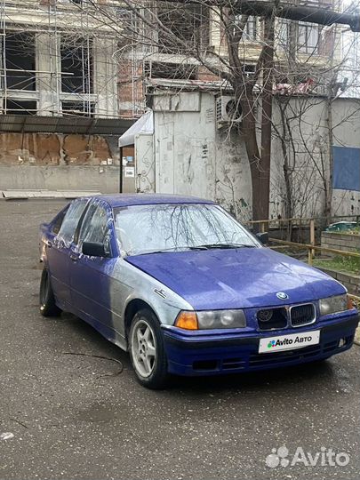 BMW 3 серия 1.8 МТ, 1993, битый, 300 000 км