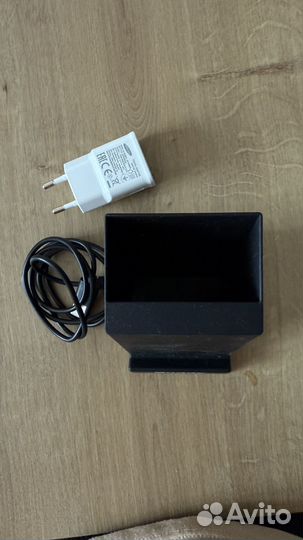 Настольная беспроводная зарядка для телефона