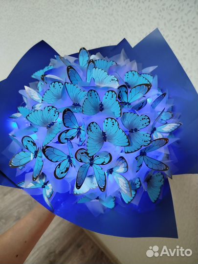 Светящийся букет из бабочек