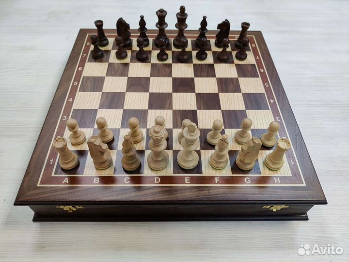 Шахматы Стаунтон орех в ларце