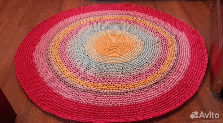 Ковер из трикотажной пряжи 100см. hm