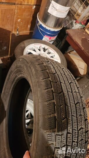 Goodyear Ice Navi Zea 215/60 R16