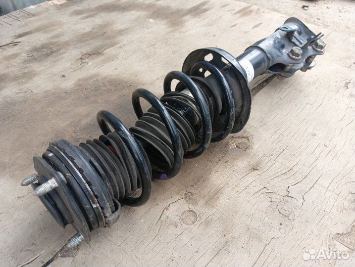 Стойка амортизатора передняя левая Honda Civic 8