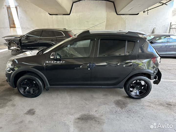 Renault Sandero Stepway 1.6 МТ, 2016, битый, 178 000 км