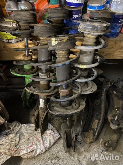 Амортизатор передний Лада Веста