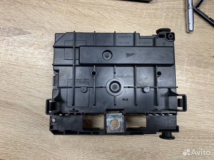 Блок предохранителей Peugeot 308