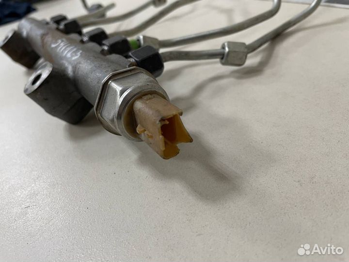 Рейка топливная рампа Peugeot Expert 2016