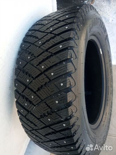 Goodyear UltraGrip Ice Arctic SUV 285/60 R18 116T