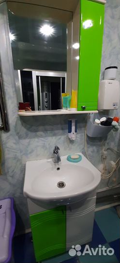 Раковина с тумбой и зеркалом бу