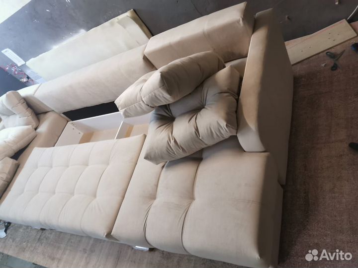 Большой п-образный диван